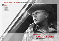 Volker Noth, Plakat, Die Welt des Hardy Krüger, Eine Hommage, Film Museum Berlin – Deutsche Kinemathek, 2003, Format: 59,4 x 84 cm